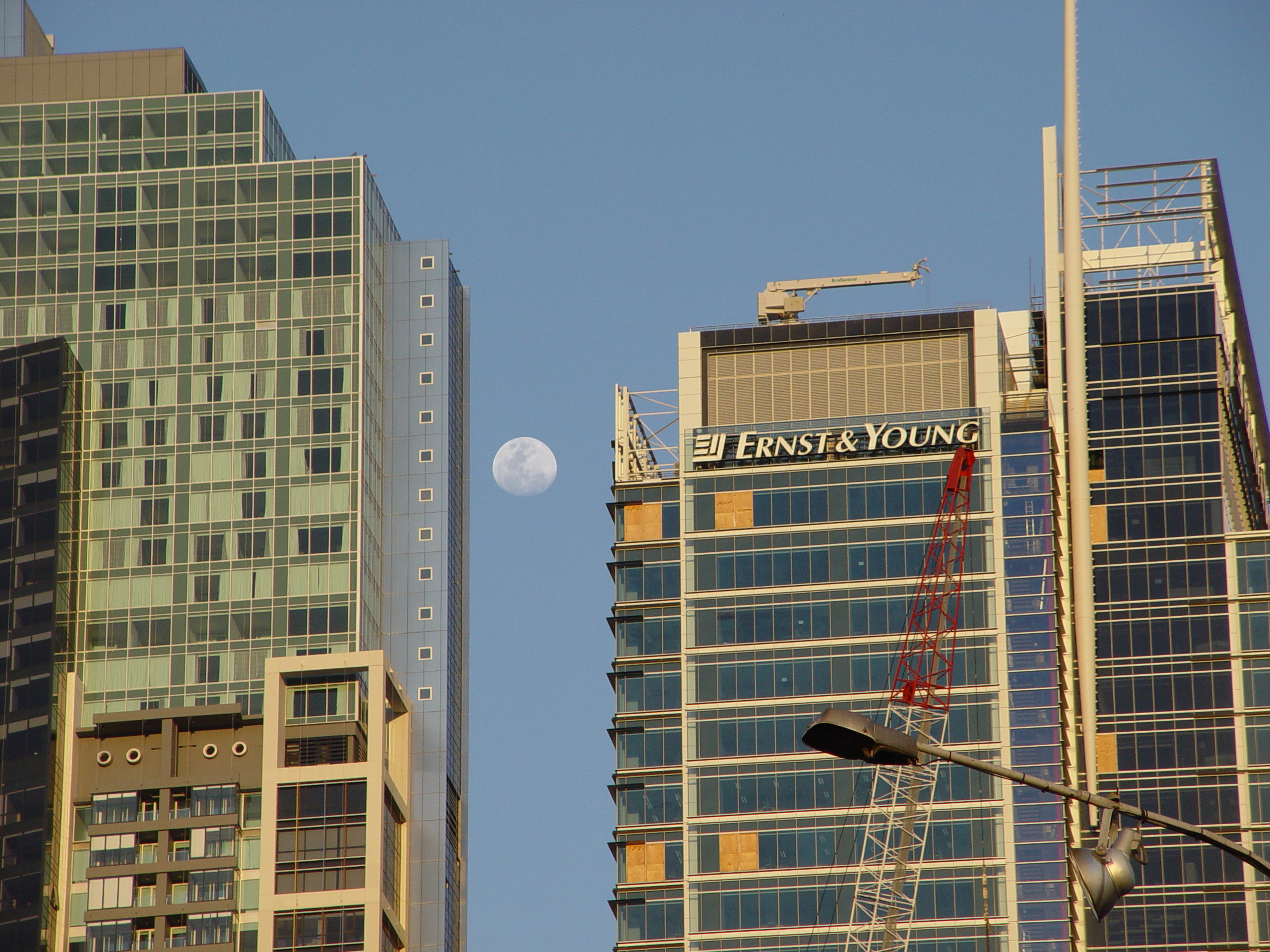 Sydney_moon_27.09.04